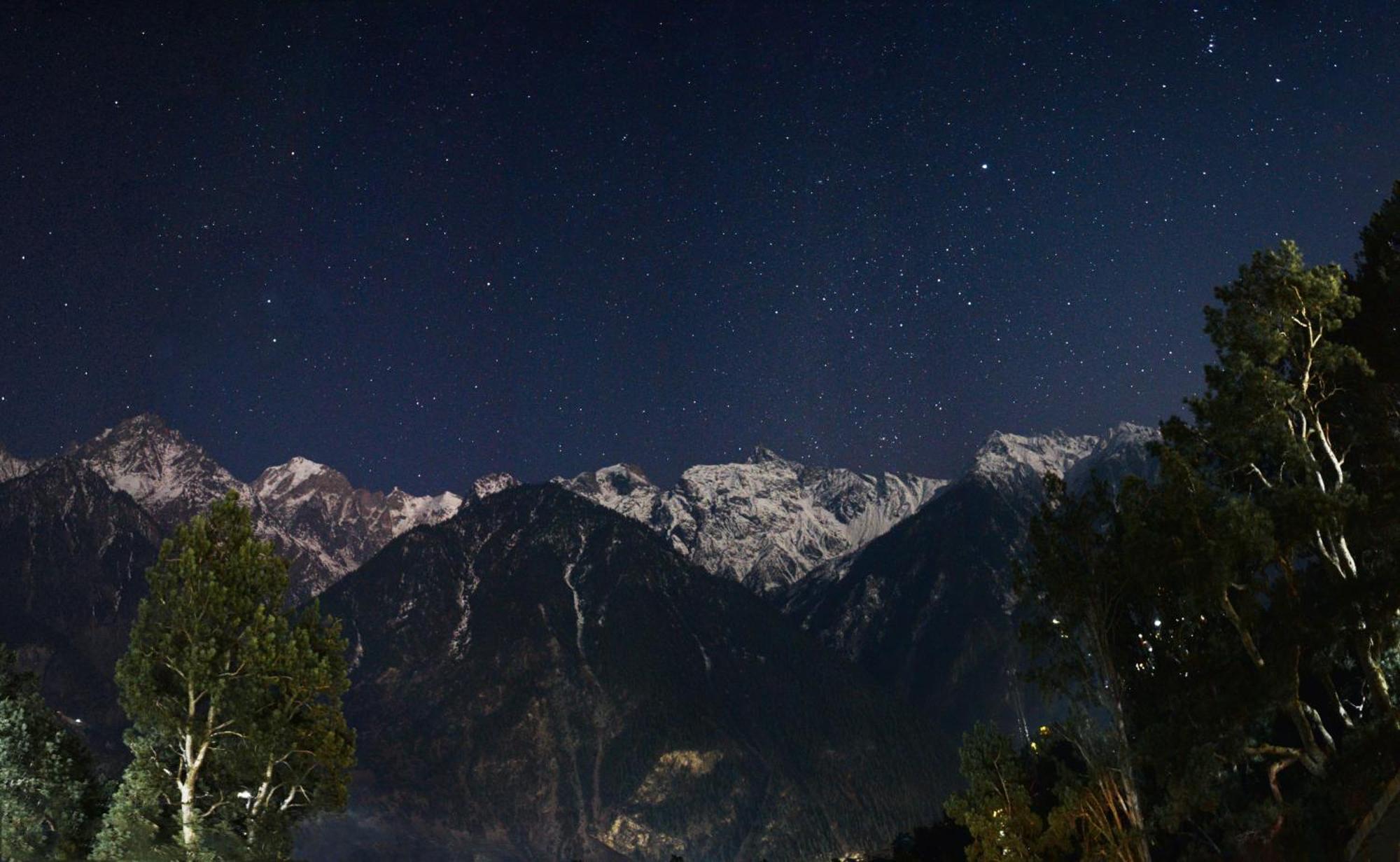 Rudra Homestays Kalpa Bilik gambar